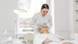 Read more about the article Which Skin and Aesthetic Treatments Are Offered by the Best Aesthetic Dermatologist in Indirapuram at Madhup Hospital?