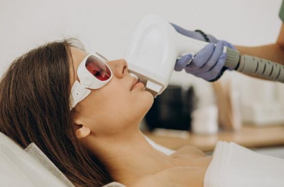 You are currently viewing How Many Sessions Are Typically Needed for Permanent Facial Hair Reduction at Madhup Hospital?