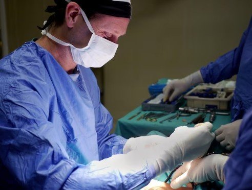 You are currently viewing What makes Madhup Hospital the right choice for appendix surgery in Indirapuram?