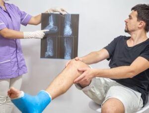 Read more about the article Does the Best Orthopedic Surgeon in Indirapuram at Madhup Hospital Treat Sports Injuries?