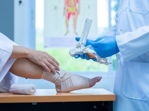 You are currently viewing Do orthopedic specialists at Madhup Hospital treat joint pain and arthritis?