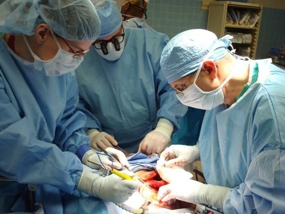 You are currently viewing What advanced surgical techniques are offered by the Best Surgical Oncologist Doctor in Ghaziabad at Madhup Hospital?